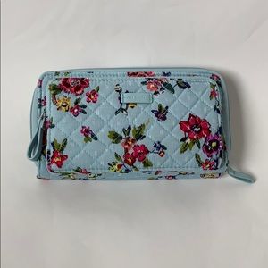 Vera Bradley Iconic deluxe all together cross body